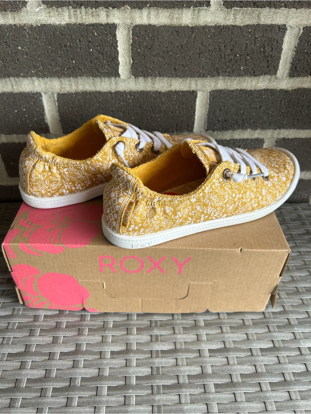 Roxy Bayshore III Women’s Sneakers / Size 6.5